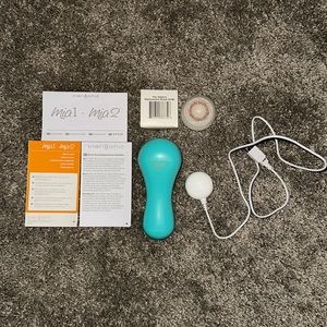 Clarisonic Mia 2- comes with two new brush heads